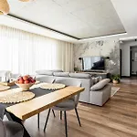Luxurious In With Wifi Semesterbostad